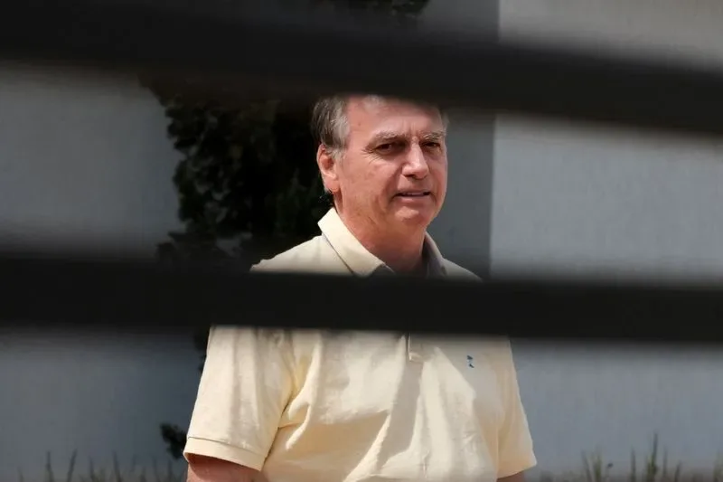 Ex-presidente Jair Bolsonaro deixou prisão domiciliar em sua casa em Brasília e está custodiado em sala da PF. Diego Herculano/Reuters