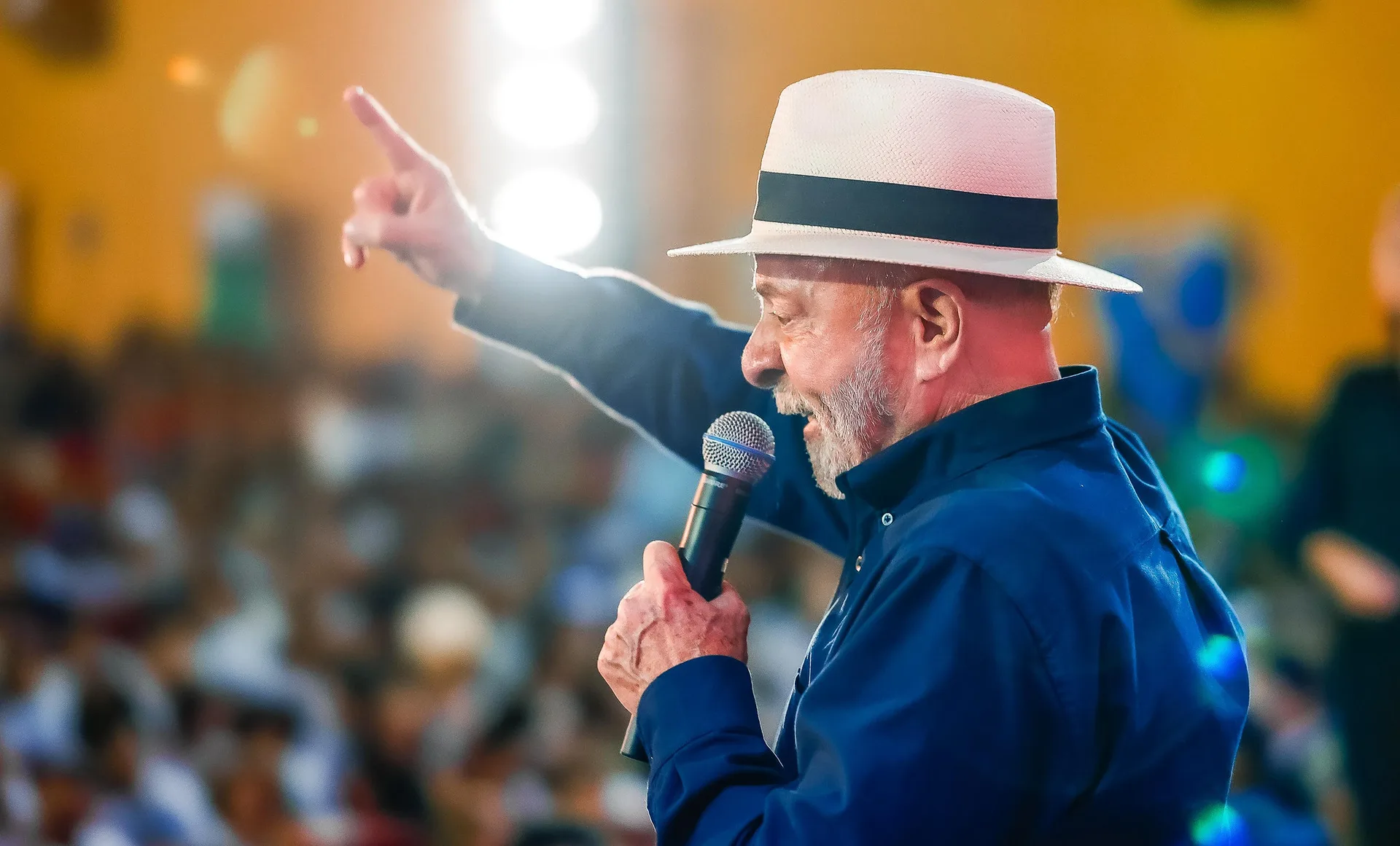 Lula amplia vantagem sob Flávio Bolsonaro em nova pesquisa