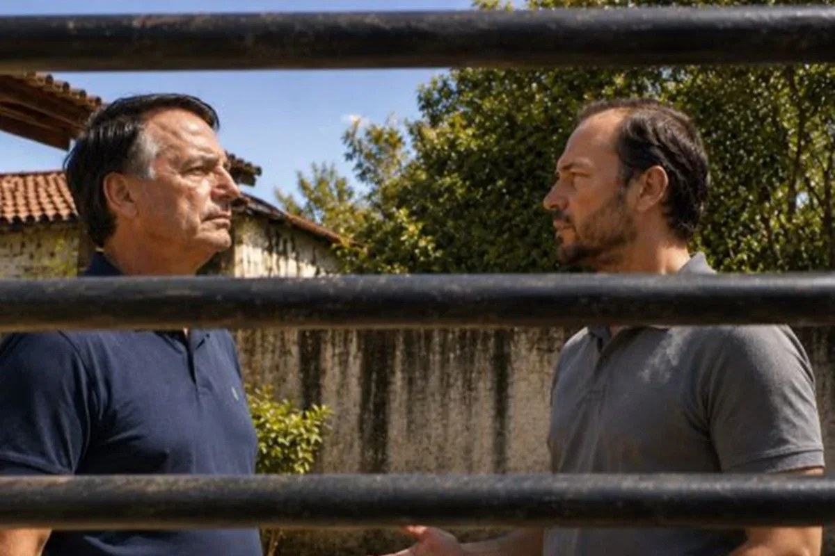 Carlos Bolsonaro e Jair Bolsonaro