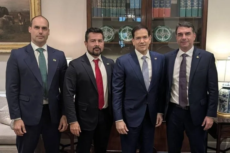 O ex deputado Eduardo Bolsonaro o influenciador Paulo Figueiredo o secretario de Estado dos EUA Marc