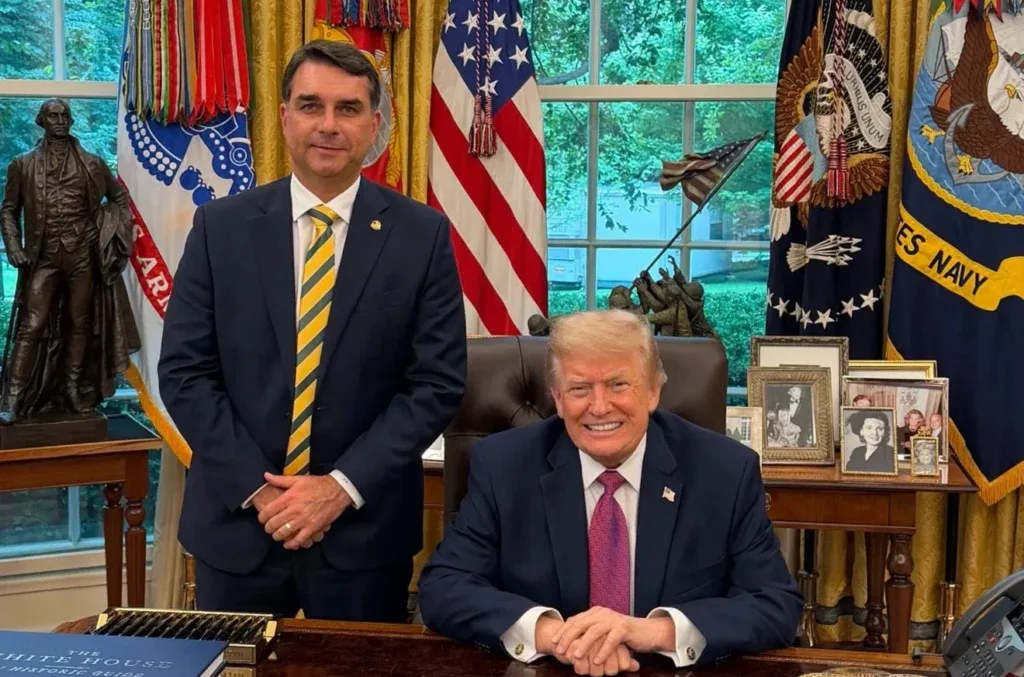 Flávio Bolsonaro em agenda com Donald Trump