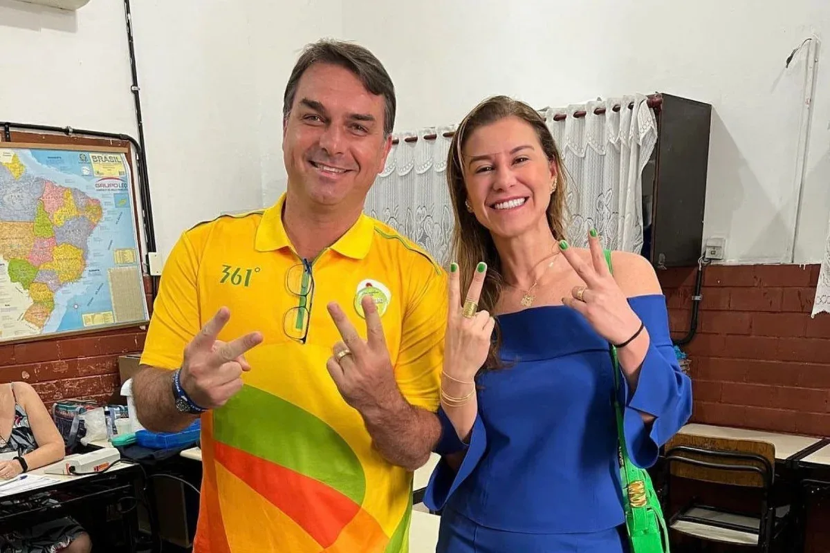 Flávio Bolsonaro e Fernanda Bolsonaro