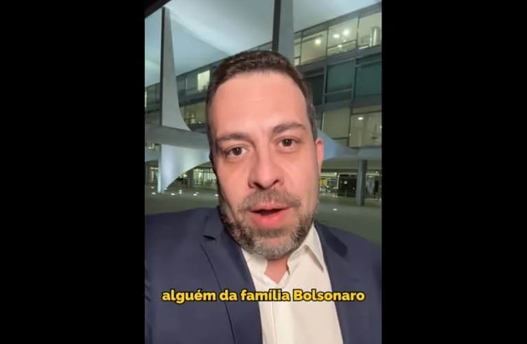 Booulos em frente ao Palácio do Planalto