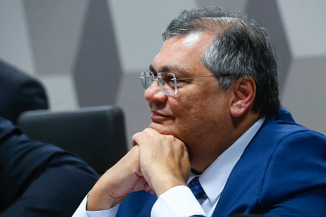 Dino envia à Polícia Federal explicações de líderes partidários sobre emendas parlamentares