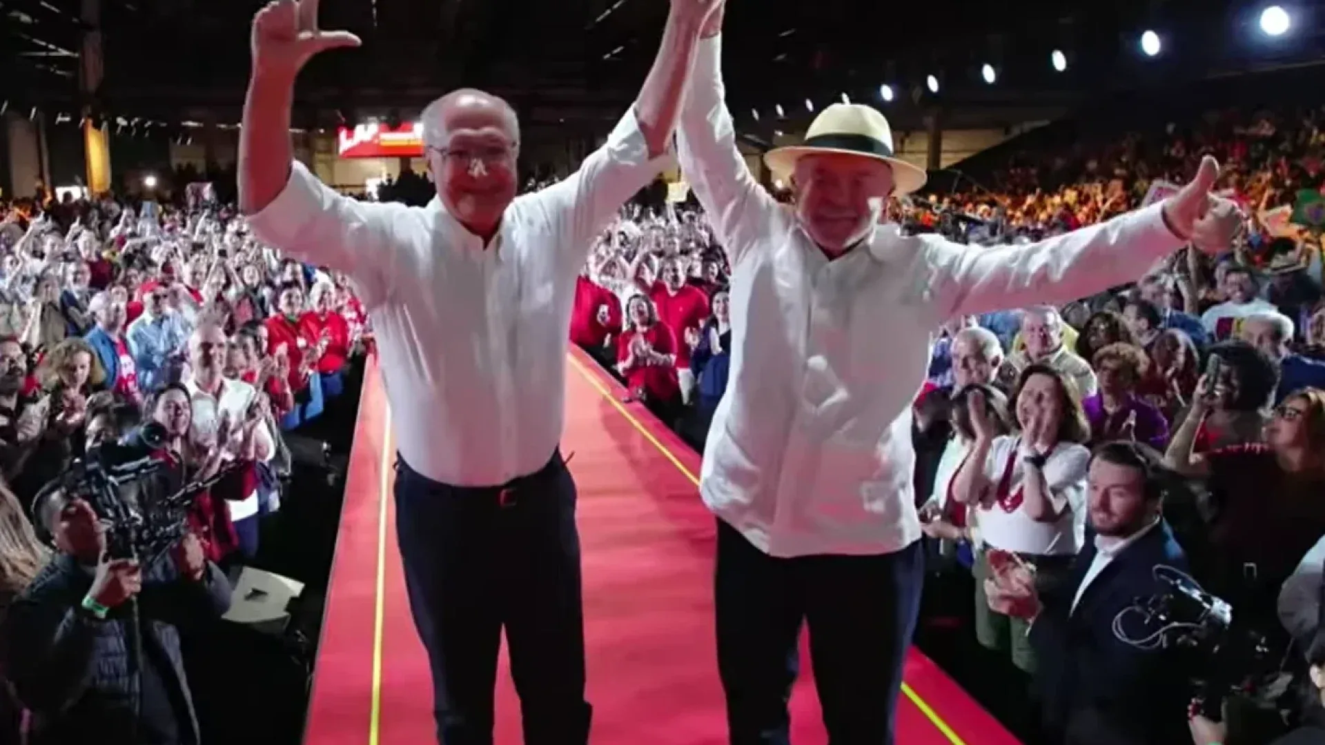 Lula e Alckim na convencao e1785799038392 rrdu5a00143i9zqmhb4nmx3o2owh9s5r4cqdfzjtbk