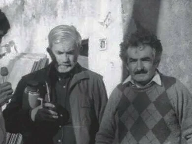 Raúl Sendic ao lado de José Mujica, dois nomes que se tornariam associados à trajetória do Movimento Nacional de Libertação Tupamaros. A aproximação entre lideranças políticas e trabalhadores ajudou a dar forma ao movimento que ganhou força no Uruguai durante os anos 1960