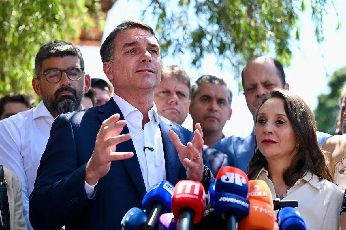 Flávio Bolsonaro já falou ser contra ‘torrar’ dinheiro em Farmácia Popular: ‘Politicagem’