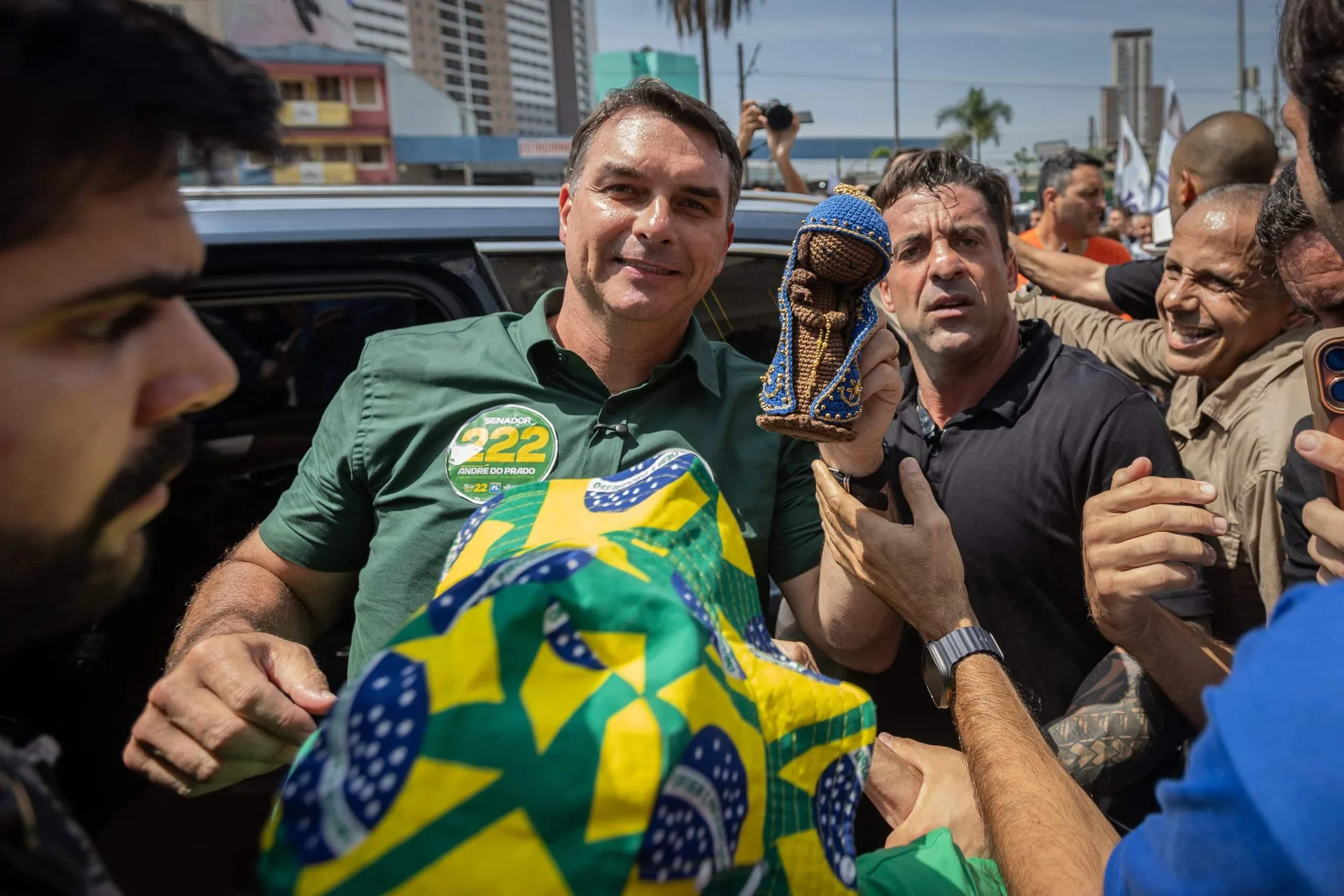 Flávio Bolsonaro distorce nota da CNBB sobre Nossa Senhora Aparecida