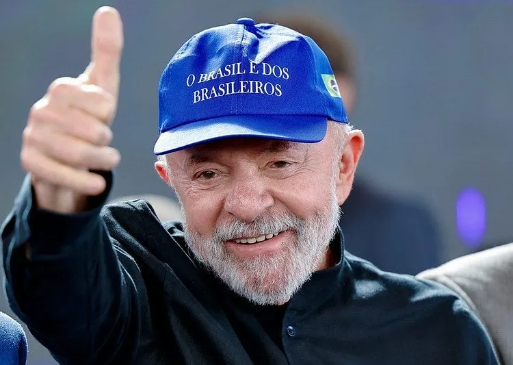 Lula estuda anunciar tarifa zero como compromisso de governo