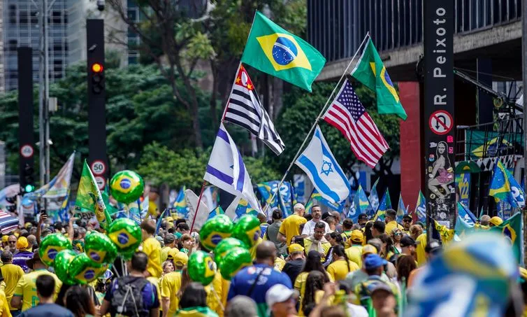 São Paulo (SP), 18/10/2026 - Ato em apoio à candidatura de Flávio Bolsonaro à Presidência da República reúne apoiadores na Avenida Paulista. Foto: Rafa Neddermeyer/Agência Brasil
