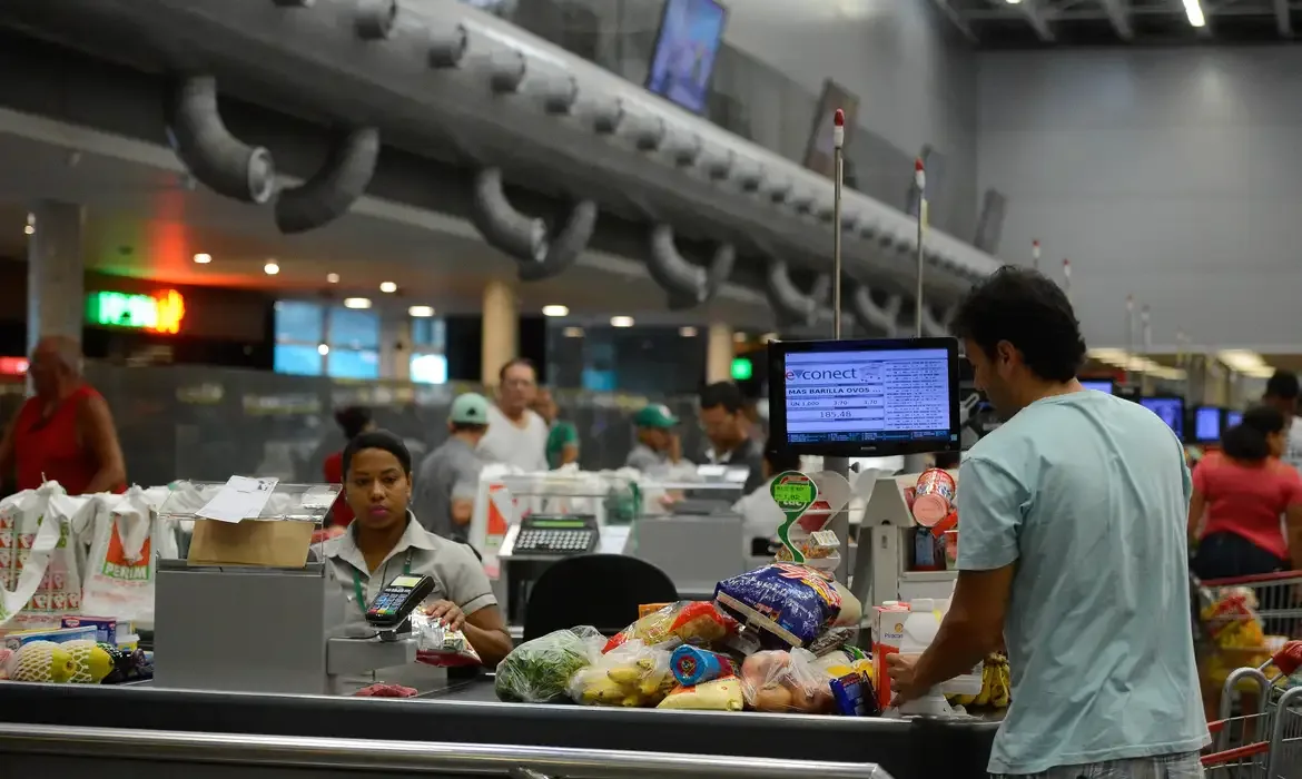 O preço dos alimentos nos governos de Lula e Bolsonaro: veja trajetória da inflação