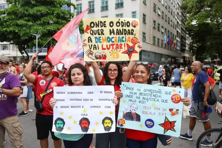 Rio de Janeiro (RJ), 12/10/2026 – Ato em apoio ao presidente Luiz Inácio Lula da Silva, que é candidato à reeleição, reúne apoiadores em Copacabana, na zona sul do Rio de Janeiro. Foto: Tomaz Silva/Agência Brasil