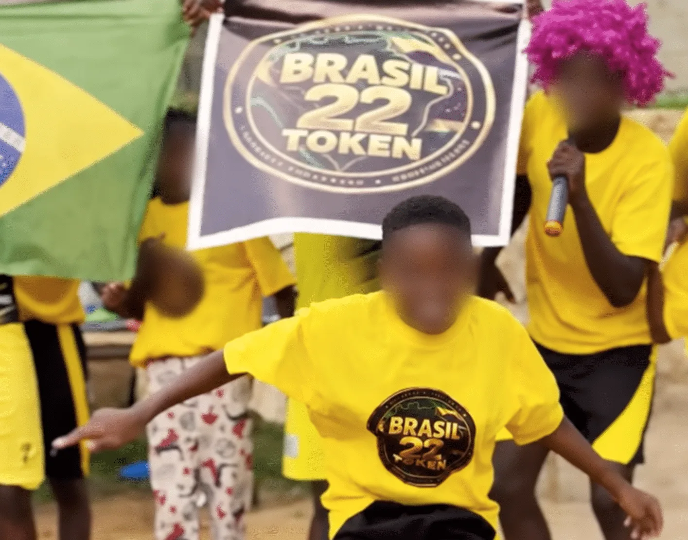 Esquema usa crianças de Uganda e distribui criptomoedas por propaganda pró-Flávio; prática lembra caso Marçal