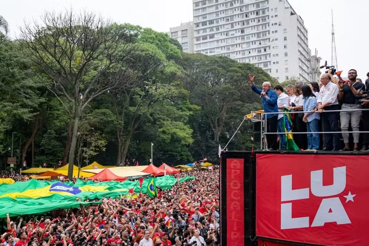 TSE nega pedido de Flávio Bolsonaro para barrar atos pró-Lula