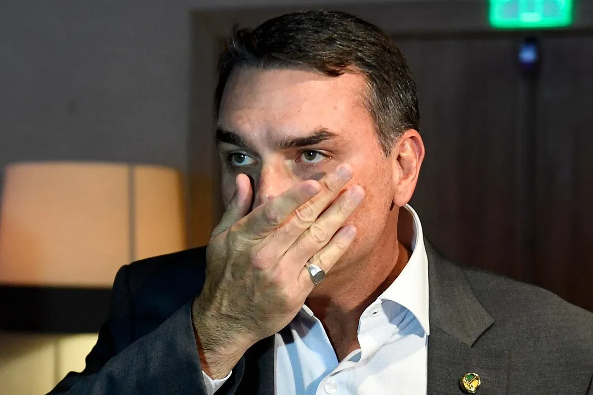 Justiça da Bahia barra entrega de título de cidadão de Salvador a Flávio Bolsonaro