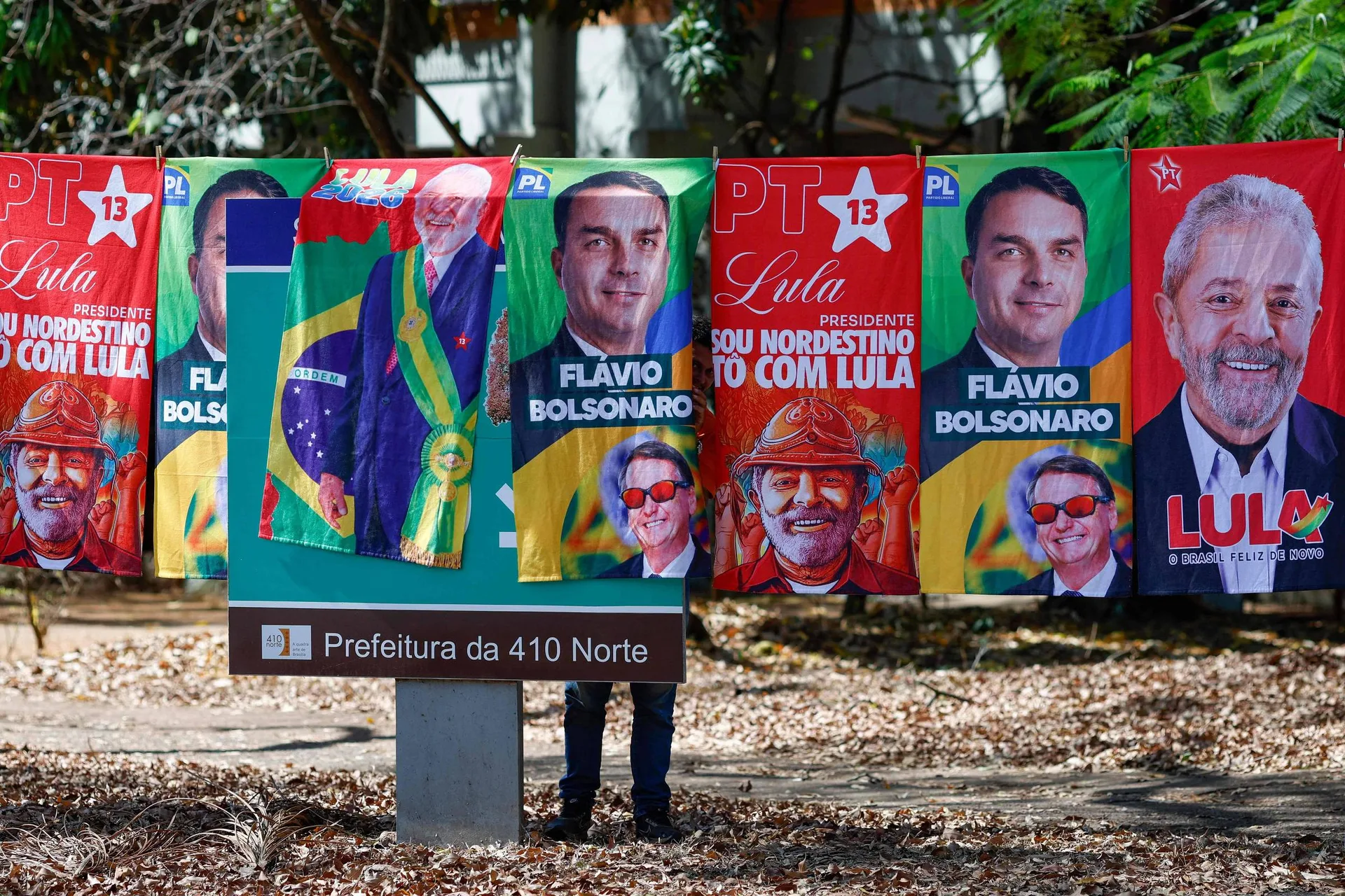 Flávio Bolsonaro tem índice de popularidade digital superado por Lula no 2º turno