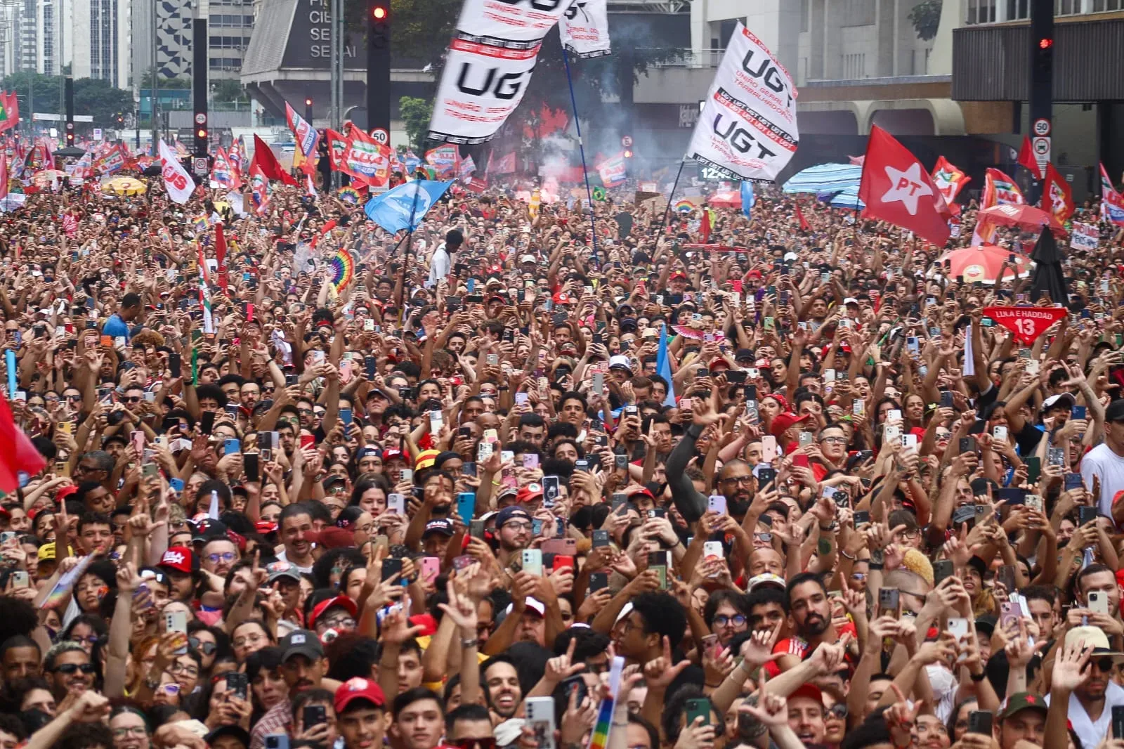 Equipe de Lula aciona o TSE por montagens e acusações de bolsonaristas contra ato na Avenida Paulista