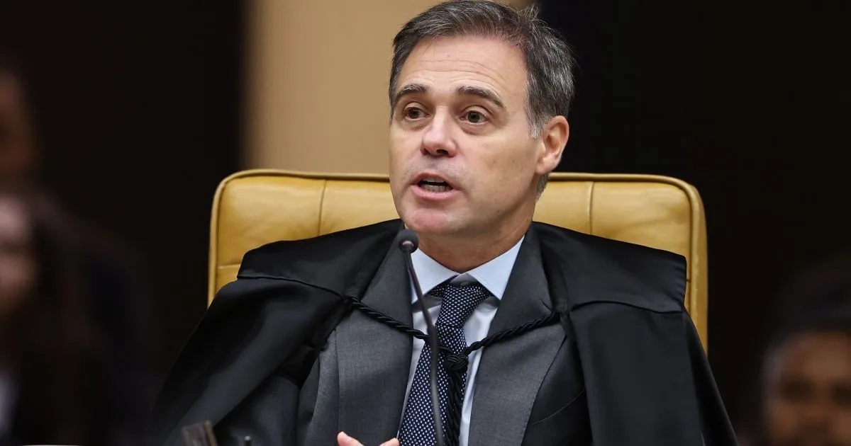 Mendonça censura posts de Lula sobre Flávio Bolsonaro contra o fim da escala 6×1